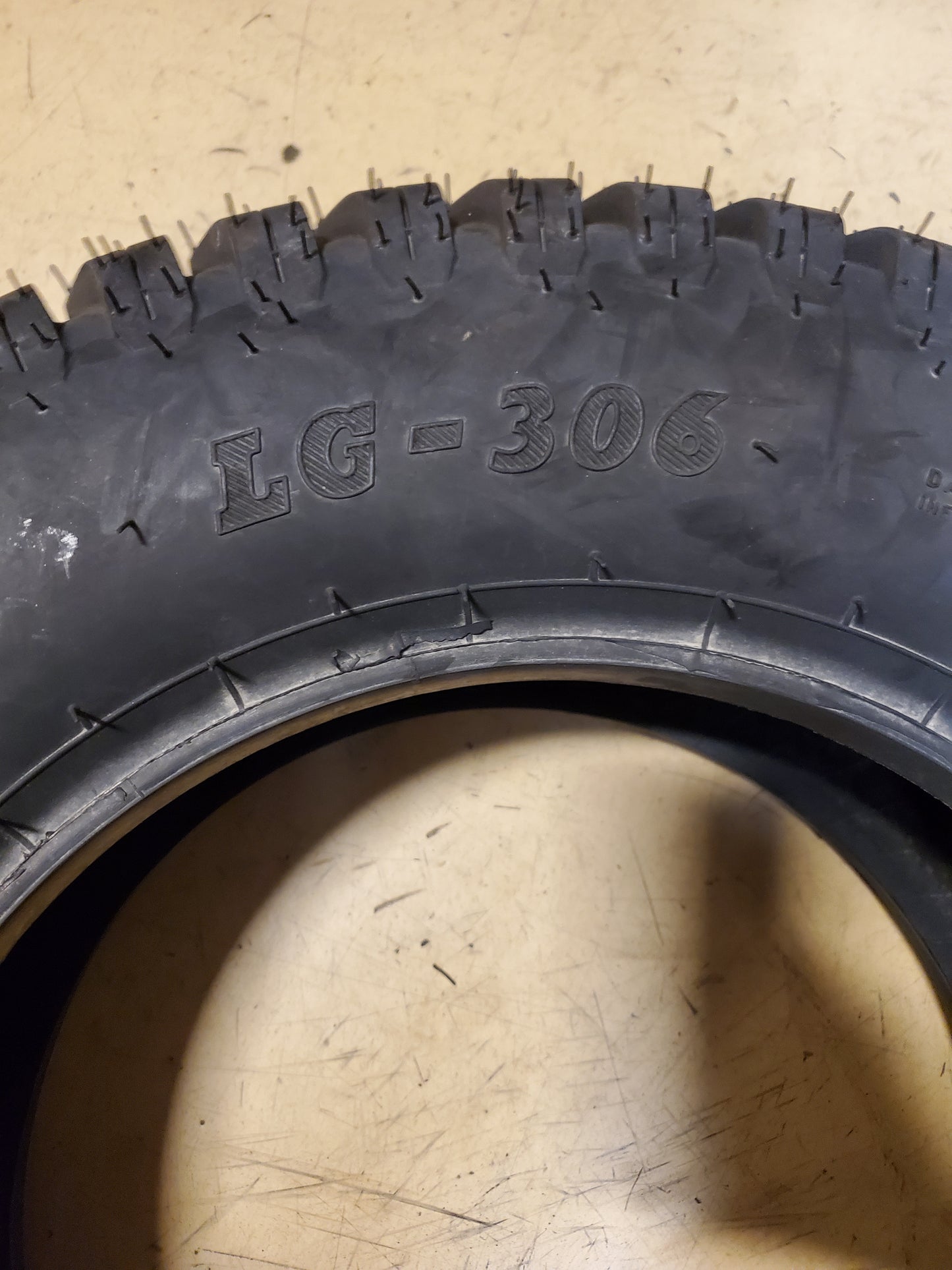 BKT LG-306 94A6 BSW  25 8.5 14 6PLY LAWN TIRE 94036622