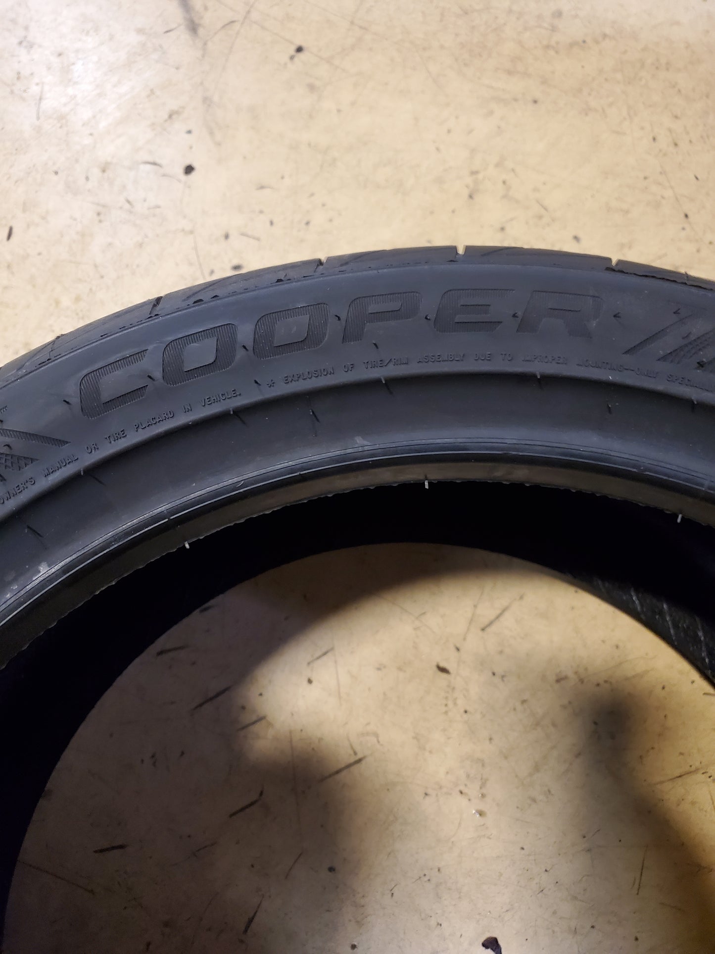 COOPER COBRA INSTINCT BSW P 245 40 18 97Y XL ALL SEASON TIRE 160119025