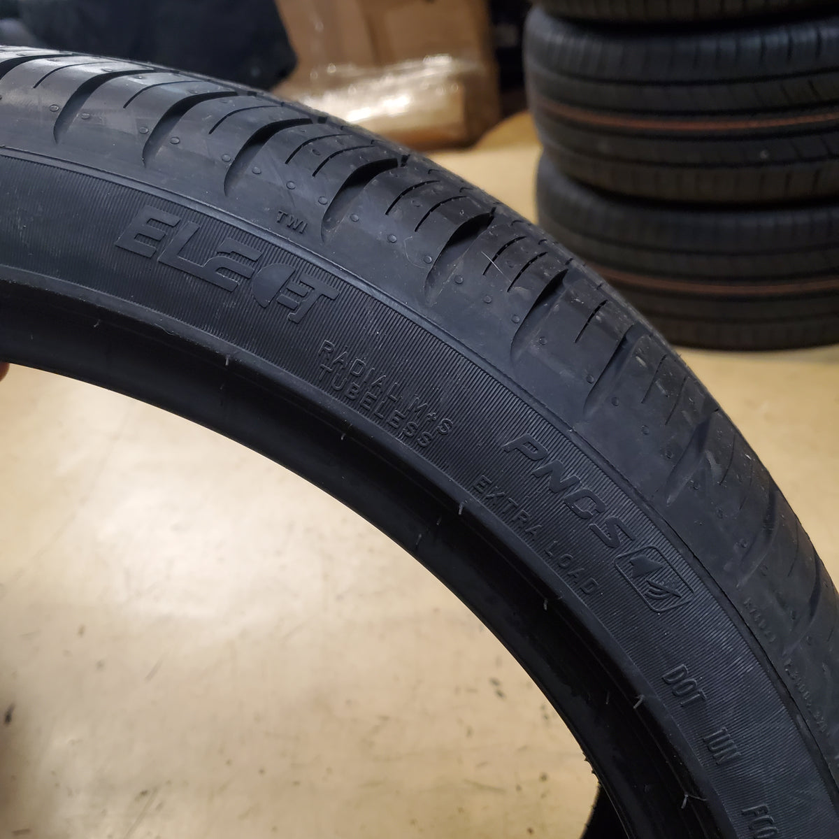 2 PIRELLI P ZERO ALL SEASON PLUS FOAM ELECT P 235 40 19 96V XL UHP TIRE 4206400