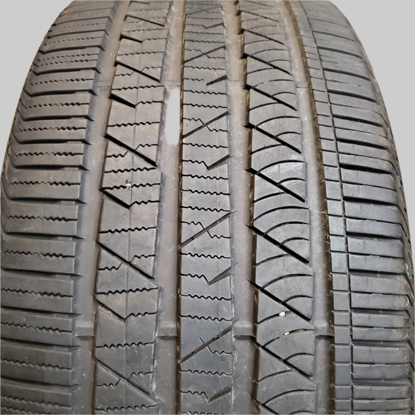 USED 8/32” OF 10/32” CONTINENTAL CROSSCONTACT LX SPORT (AO) AUDI P 285 40 22 110H XL HIGHWAY A/S TIRE 15504750000