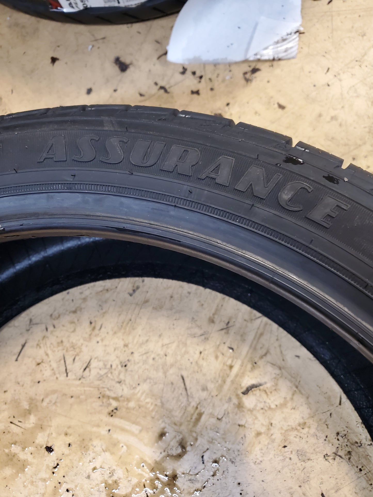 GOODYEAR ASSURANCE MAXLIFE BSW P 235 40 19 96V XL ALL SEASON TIRE 110918545
