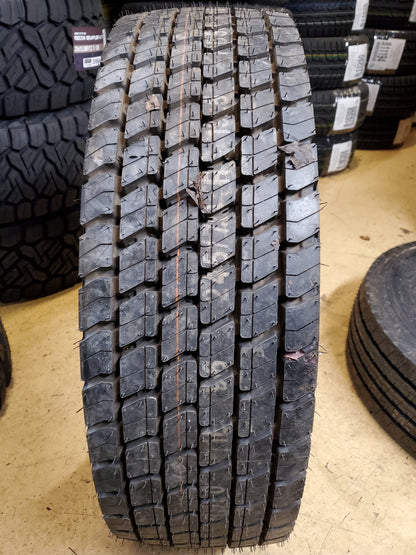 KUMHO KRD50 BSW P 245 70 19.5 137/135M 16PLY DRIVE TIRE 2141483