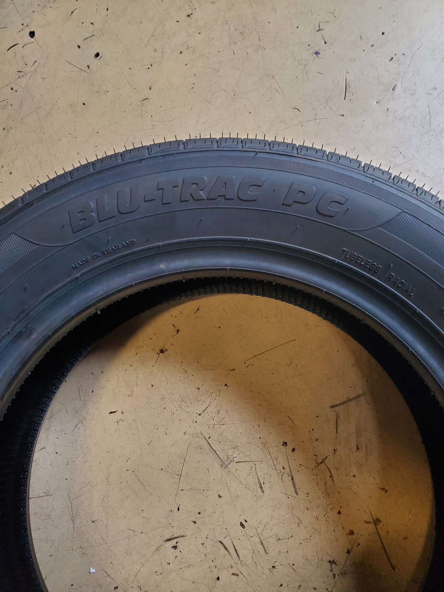 ARMSTRONG BLU-TRAC PC BSW P 185 60 15 88H XL ALL SEASON TIRE 1200046722