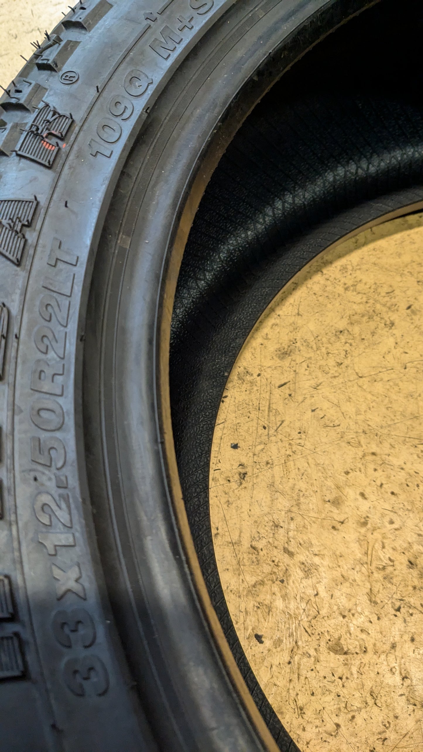 RADAR RENEGADE R7 M/T BSW LT 33 12.5 22LT 109Q 10PLY MUD TERRAIN TIRE RZD0061