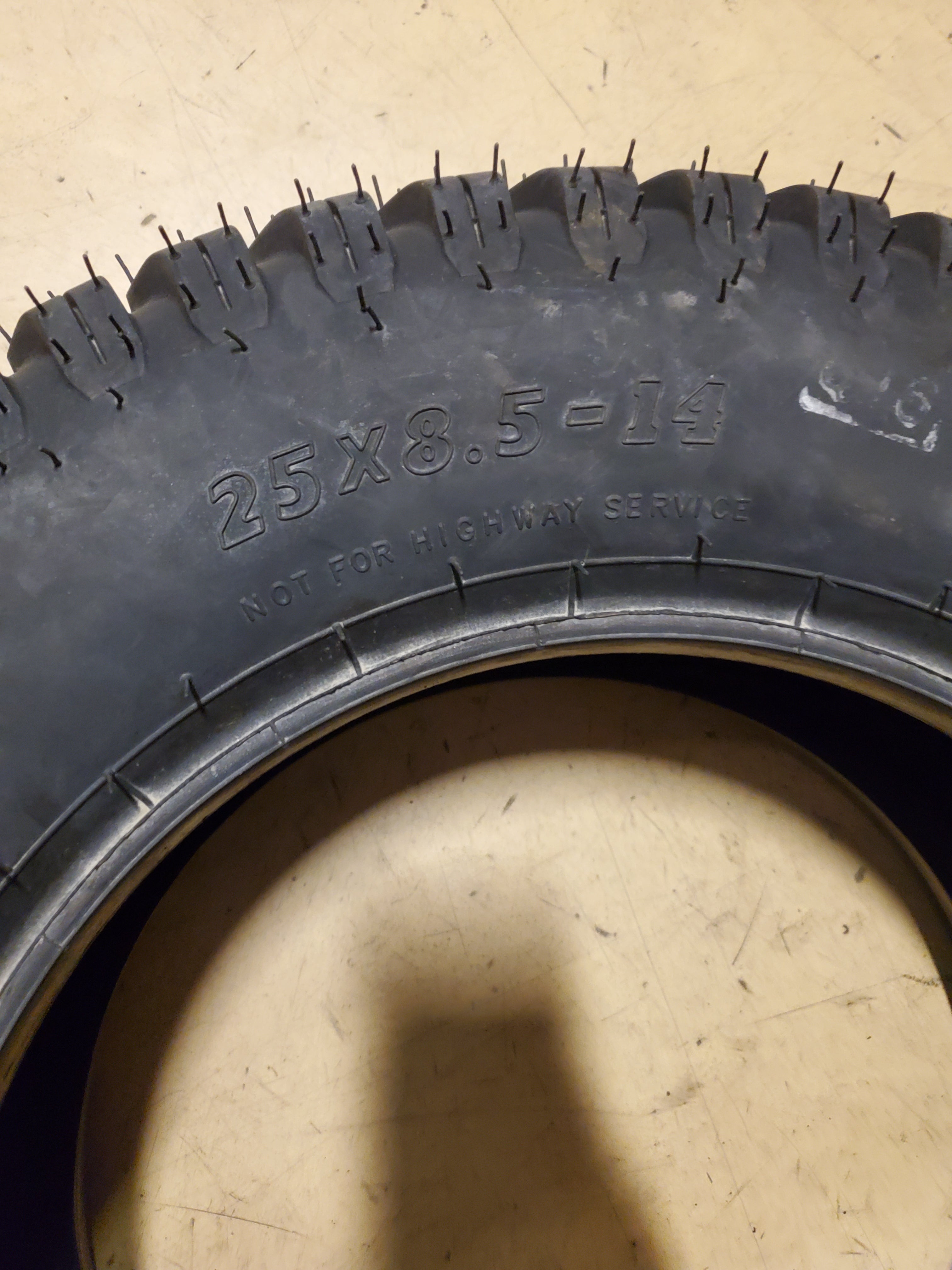 BKT LG-306 94A6 BSW  25 8.5 14 6PLY LAWN TIRE 94036622