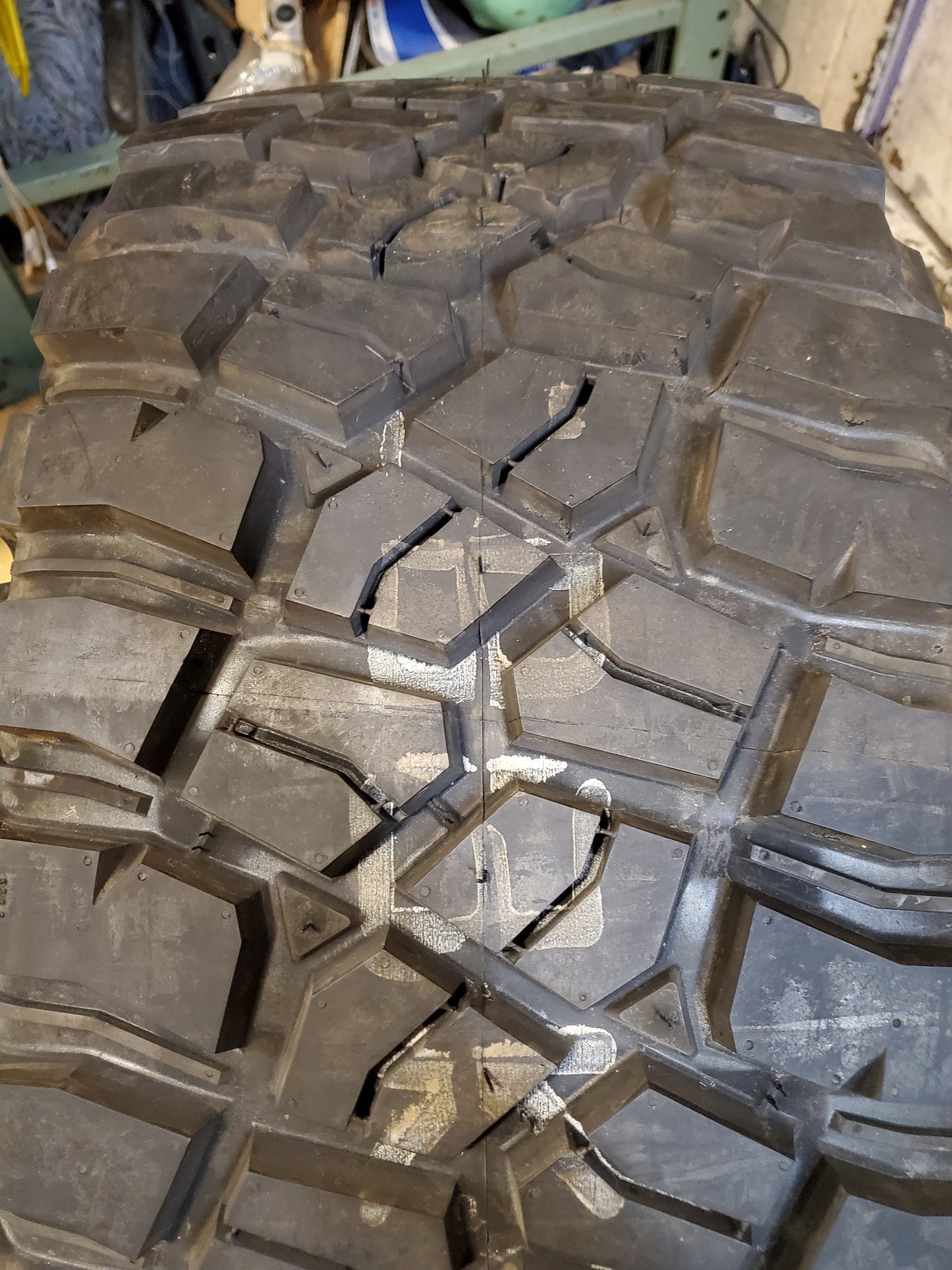 NOS BFGOODRICH MUD TERRAIN T/A KM3 LT 295 55 20 123/120Q 10PLY MUD TIRE 63019