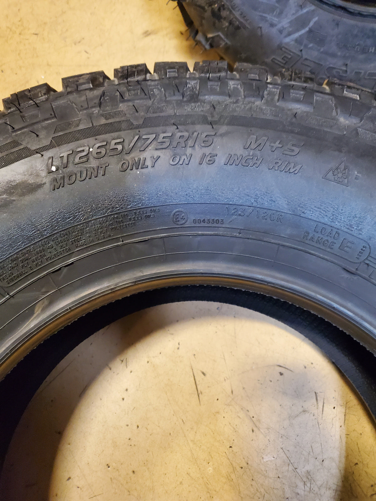 NOS HERCULES TERRA TRAC ATII OWL LT 265/75R16 123/120R 10PLY TIRE 09271