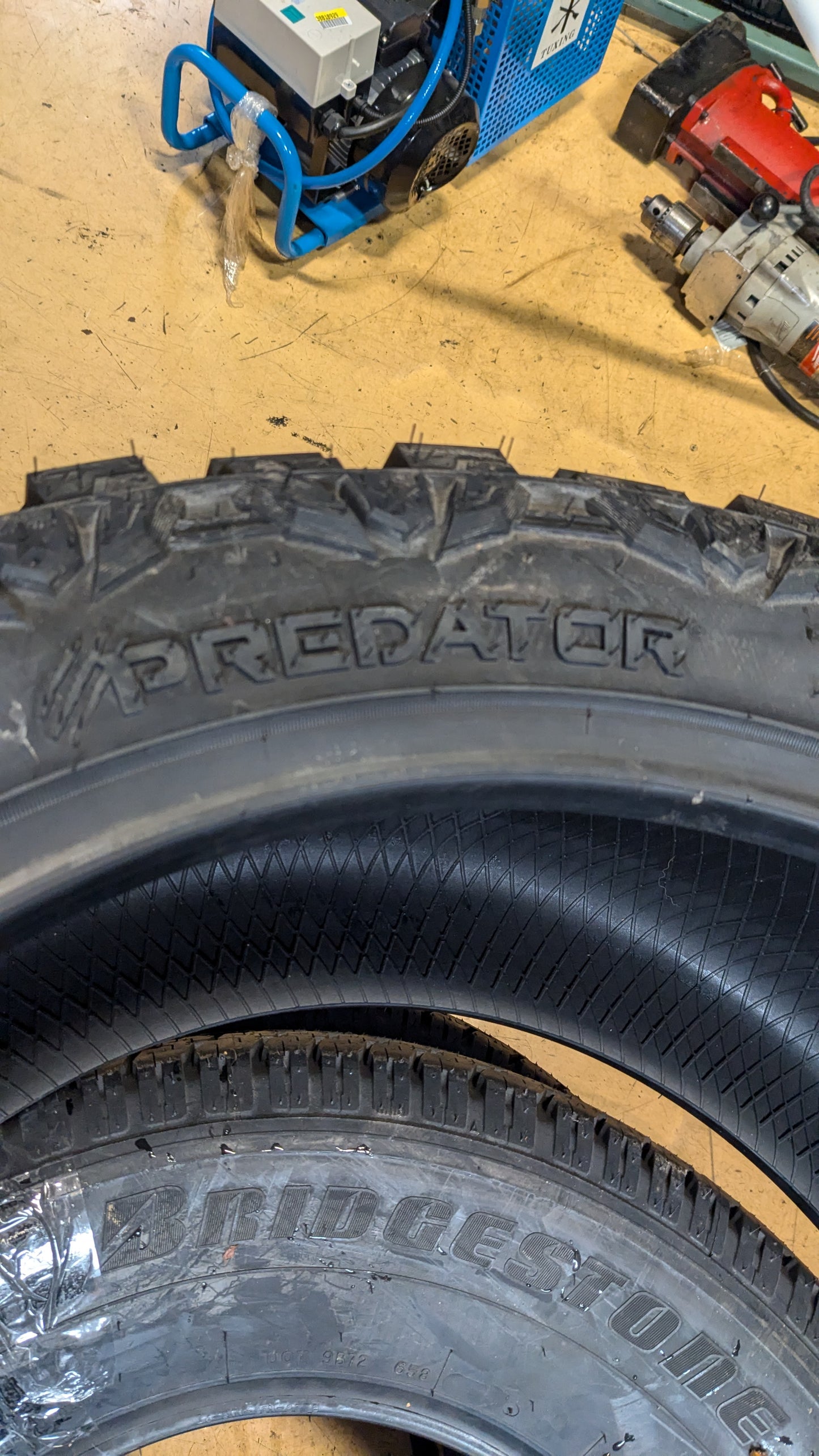 PREDATOR NEW MUTANT XMT BSW LT 35 13.5 24 116Q 12PLY MUD TERRAIN TIRE NPRXMT22