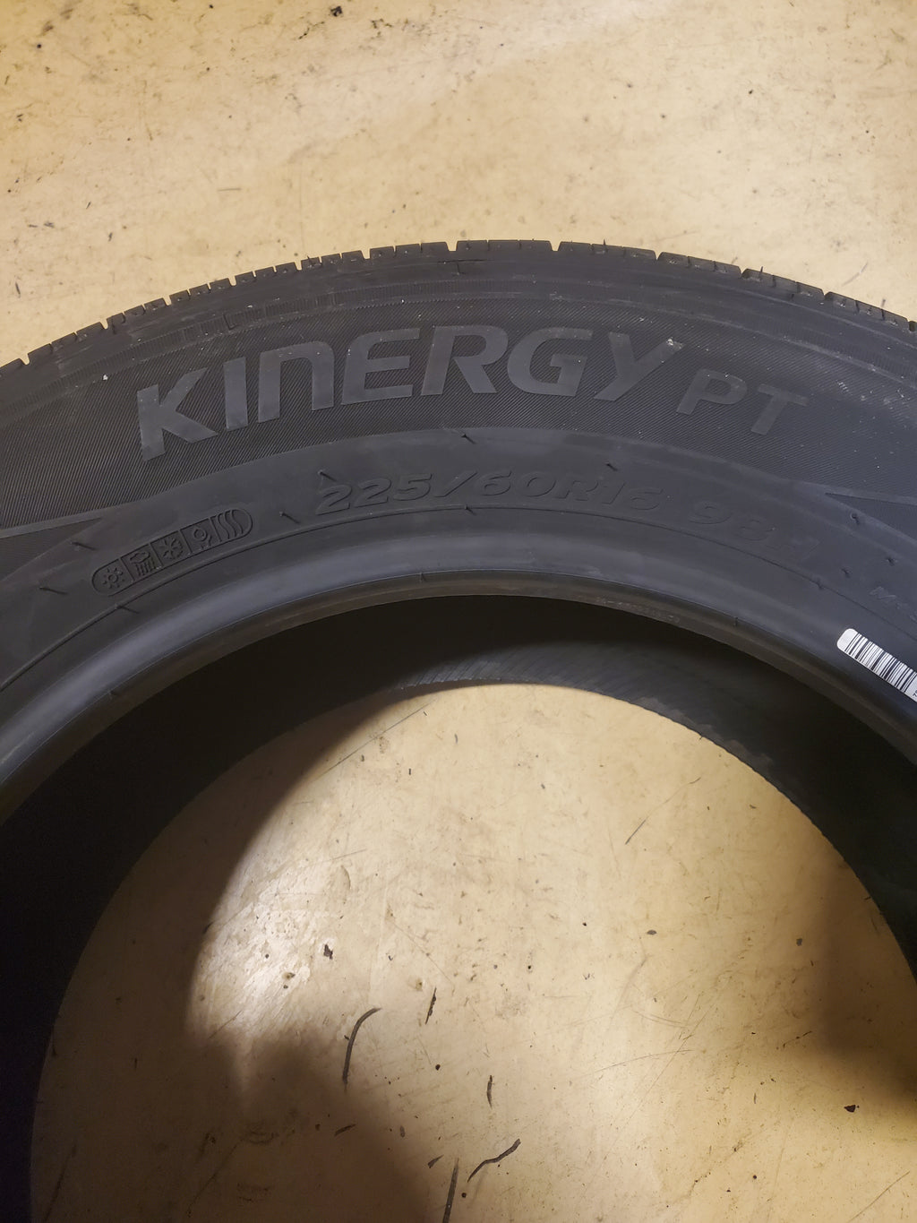 NOS HANKOOK KINERGY PT BSW P 225 60 16 98H ALL SEASON TIRE 1021387