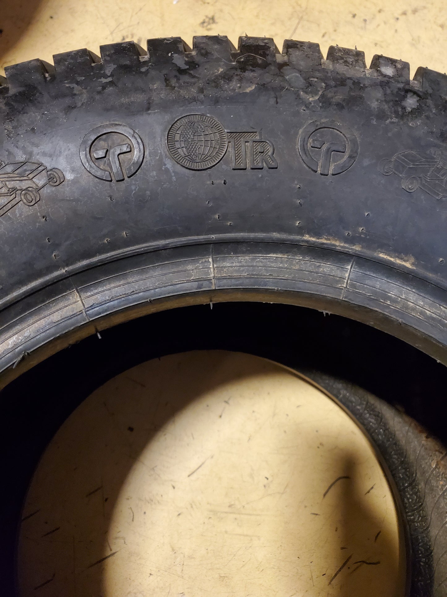 NOS OTR ULTRA CHEVRON BSW 29 14 15 4PLY LAWN TIRE T560429140015