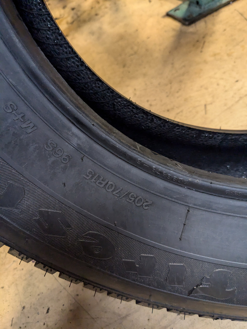 FIRESTONE WINTERFORCE 2 P 205 70 15 96S SL SNOW WINTER TIRE 148963