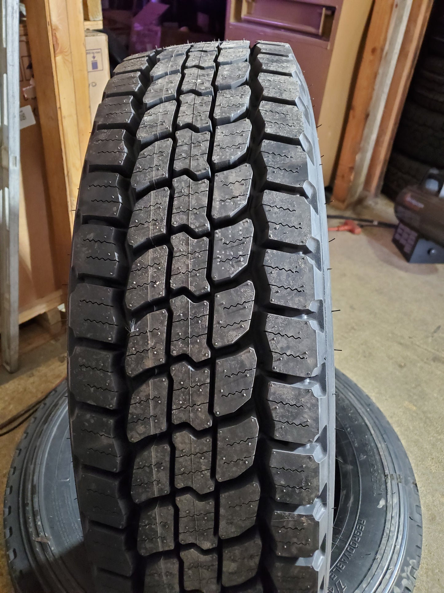 ROADMASTER RM257 BSW LT 225 70 19.5 128/126N 14PLY DRIVE TIRE 173026009