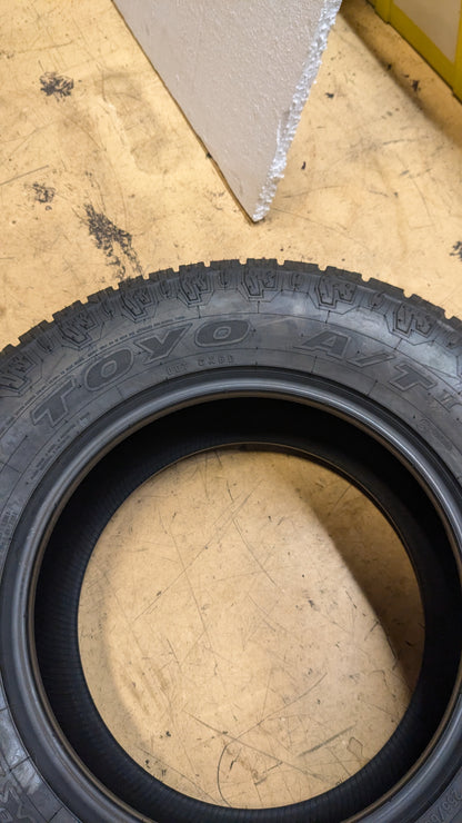NOS TOYO OPEN COUNTRY AT2 BSW P 255 65 16 109H ALL SEASON TIRE 196570
