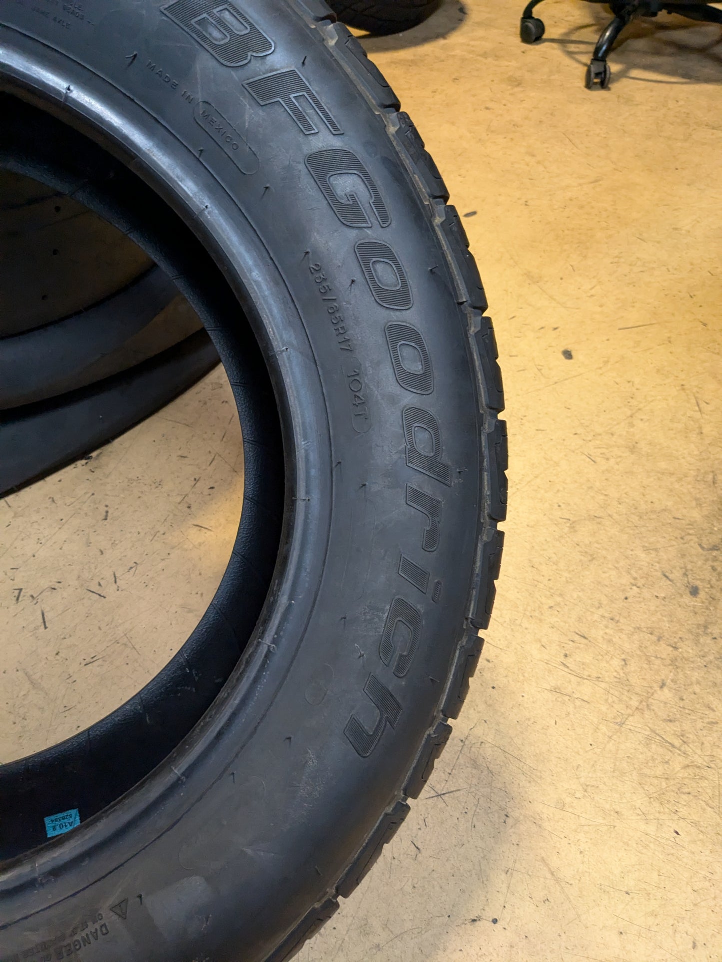 BFGOODRICH ADVANTAGE T/A SPORT BSW LT 235 65 17 104T SL  ALL SEASON TIRE 22172