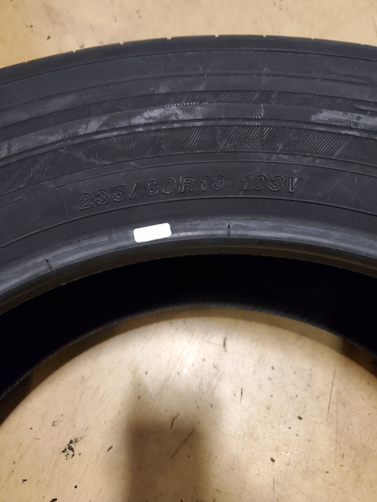 4 YOKOHAMA ADVAN V61 BSW P 235 60 19 103V PERFORMANCE TIRE NA1681956