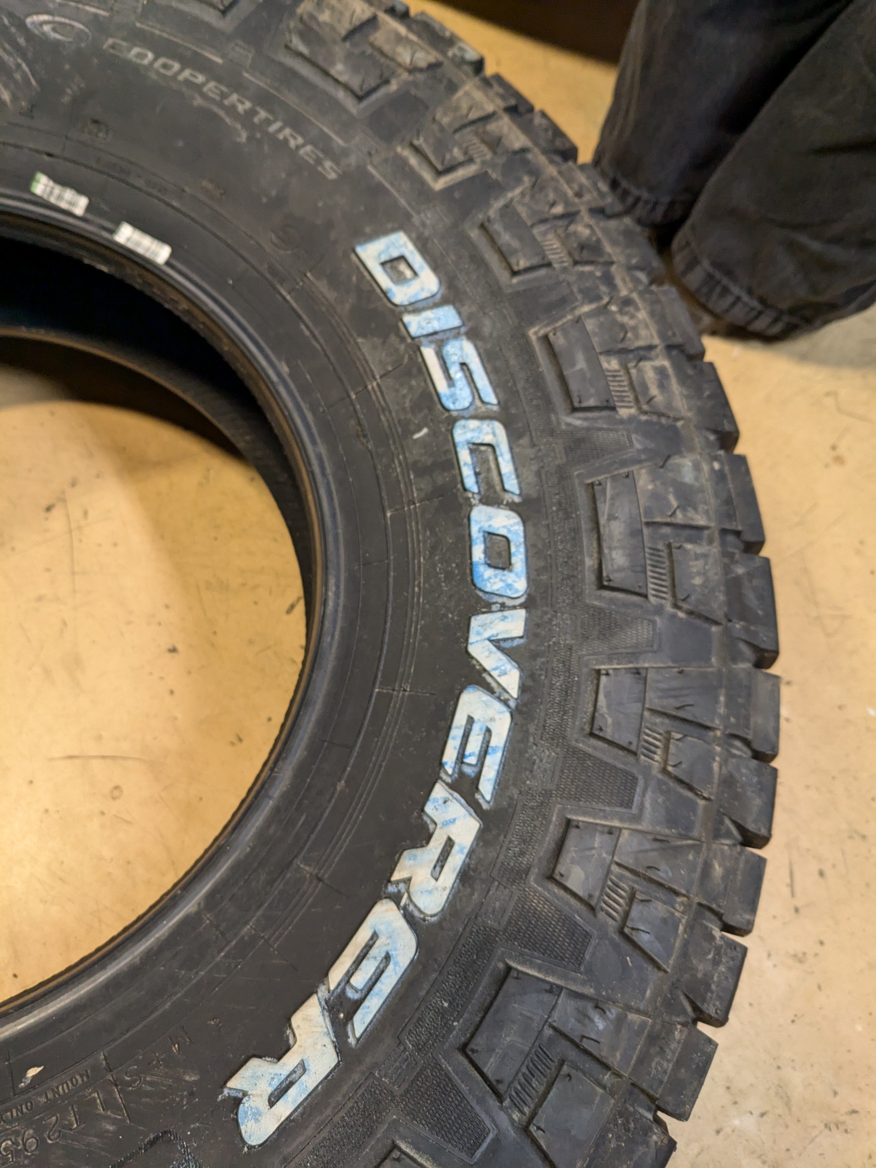 COOPER DISCOVERER AT3 XLT RWL LT 295 75 16 128/125R LRE 10PLY ALL TERRAIN TIRE 170040027
