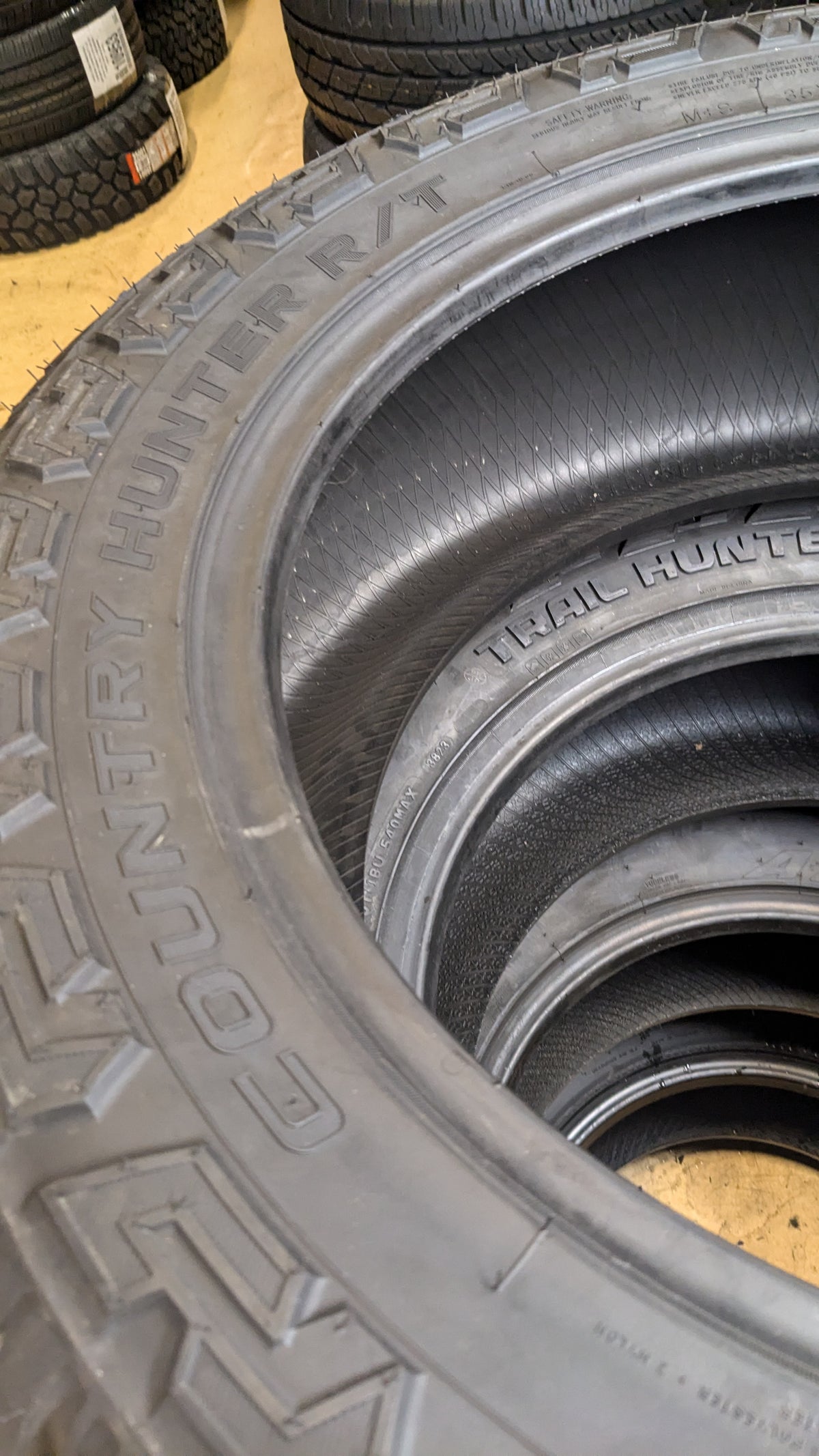 FURY COUNTRY HUNTER R/T BSW LT 35 12.5 22 121Q 12PLY TIRE RTF35125022A