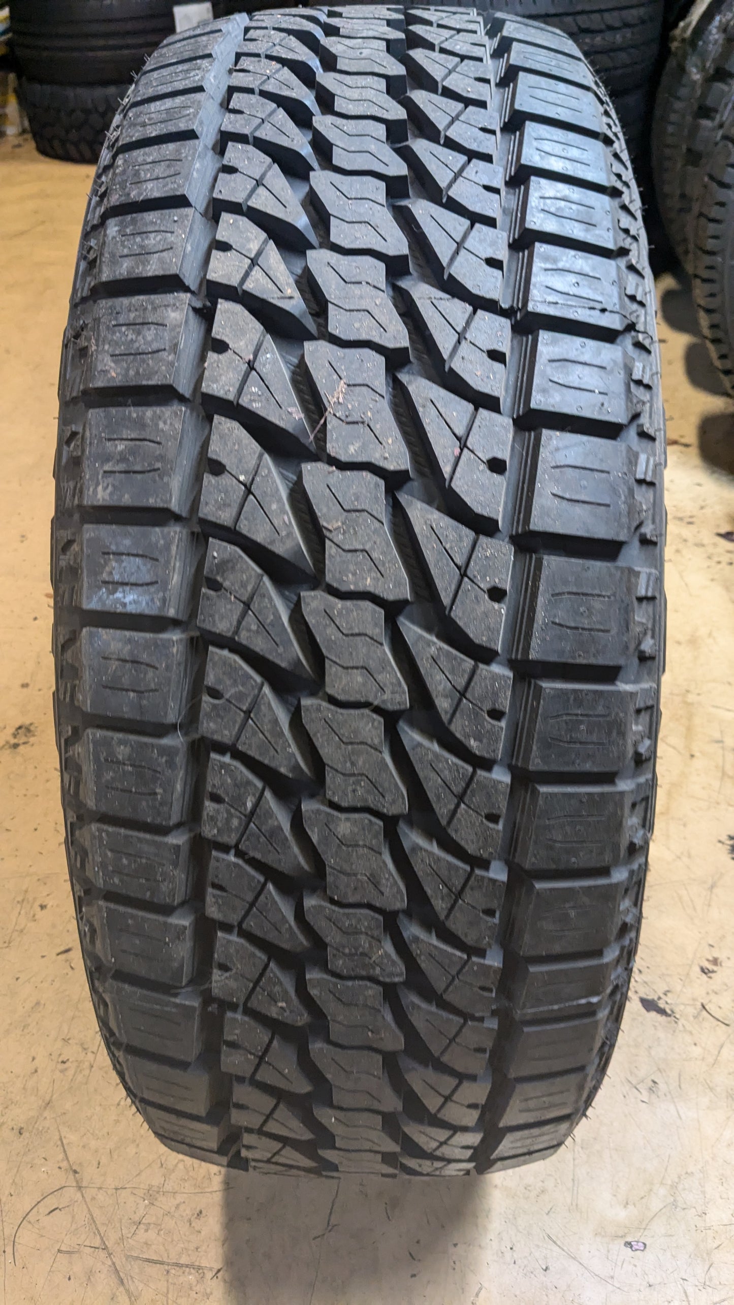 LEAO LION SPORT A/T BSW LT 285 55 20 122/119S 10PLY ALL TERRAIN TIRE 221012805