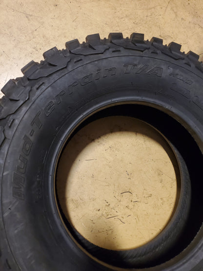 NOS BFGOODRICH MUD TERRAIN T/A KM3 LT 235 75 15 110/107Q 8PLY MUD TIRE 09453