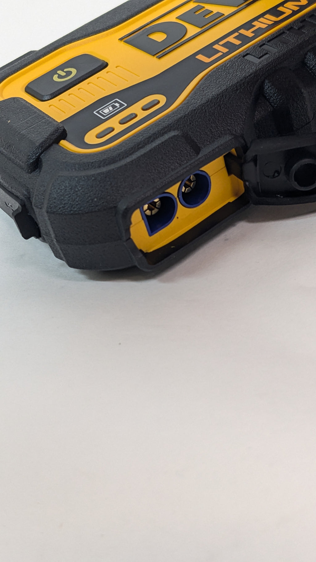 DEWALT DXAELJ16 1600 PEAK AMP JUMP STARTER BATTERY BOOSTER WITH USB POWER STATION