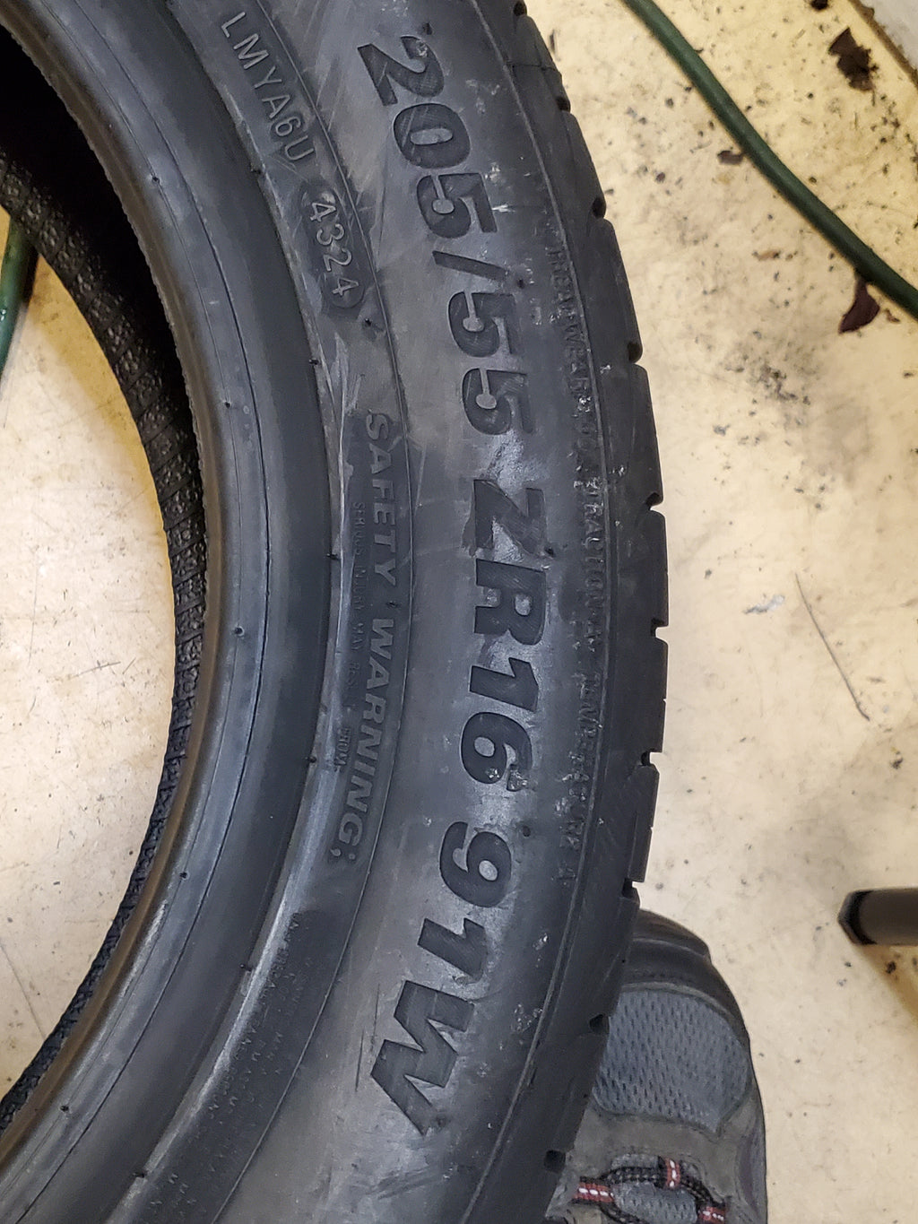 KUMHO ESCTA PS31 BSW P 205 55 16 91W UHP TIRE 2267943