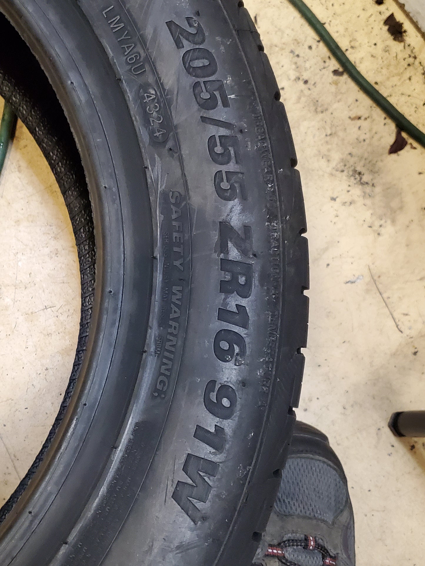 KUMHO ESCTA PS31 BSW P 205 55 16 91W UHP TIRE 2267943