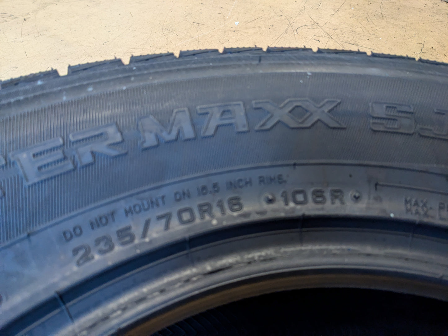 DUNLOP WINTER MAXX SJ8 BSW P 235 70 16 106R WINTER TIRE 290124103