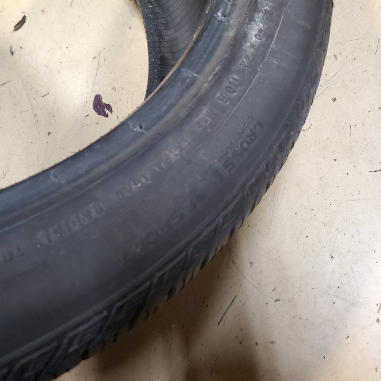 USED 8/32” OF 10/32” CONTINENTAL CROSSCONTACT LX SPORT (AO) AUDI P 285 40 22 110H XL HIGHWAY A/S TIRE 15504750000