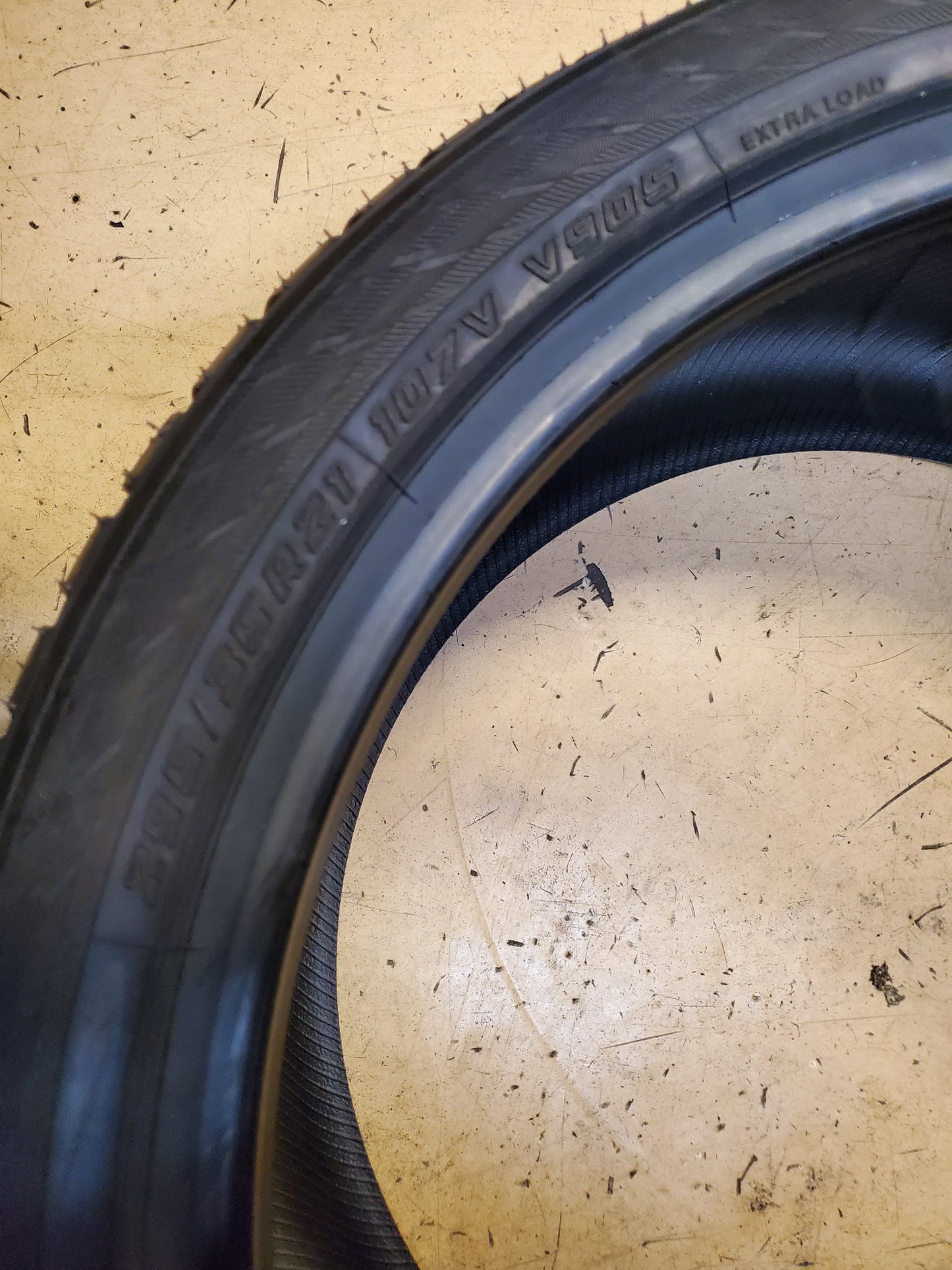 NOS YOKOHAMA BLUEARTH WINTER V905 BSW P 295 35 21 107V XL WINTER TIRE 110190664