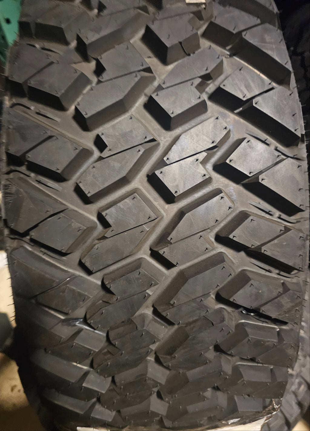 2 NITTO TRAIL GRAPPLER M/T 33 12.5 17 120Q LRE 10PLY MUD TERRAIN TIRES 374070