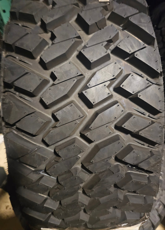 2 NITTO TRAIL GRAPPLER M/T 33 12.5 17 120Q LRE 10PLY MUD TERRAIN TIRES 374070