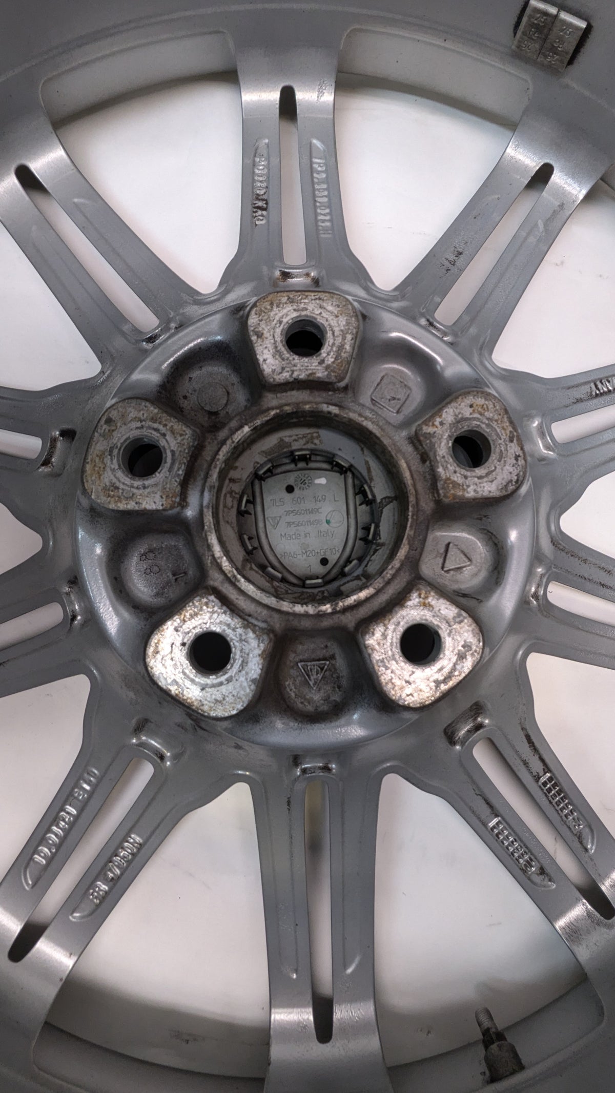 4 USED GENUINE PORSCHE CAYENNE 21X10 ET 60 5LUG SILVER WHEELS 7P5.601.025.H