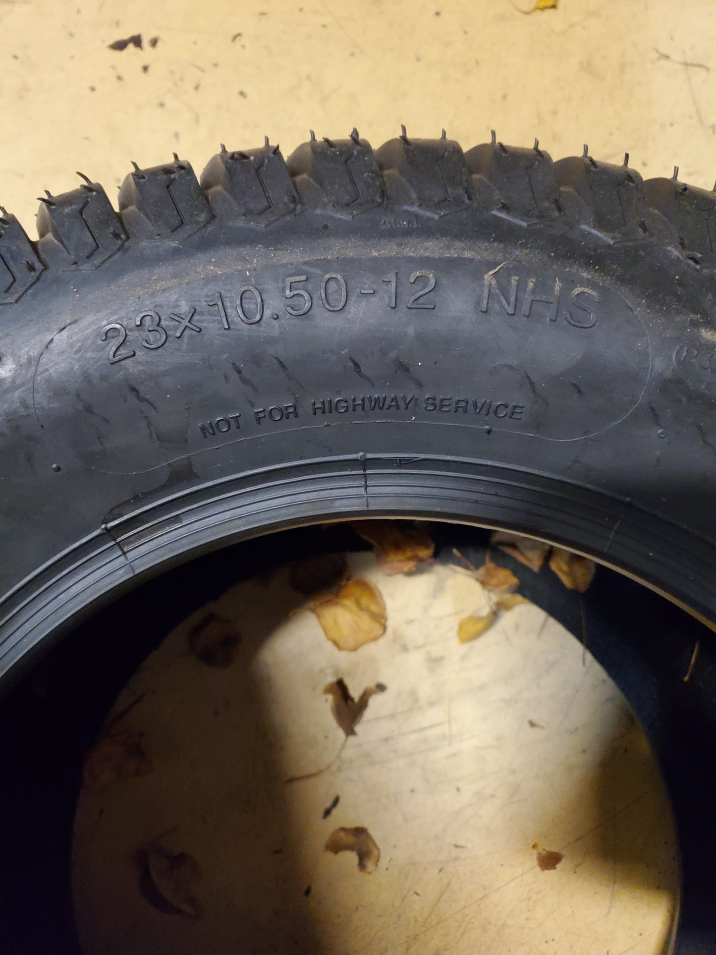 TRAC-GARD C/T N766 BSW 23 10.5 12 4PLY LAWN TIRE 27042002