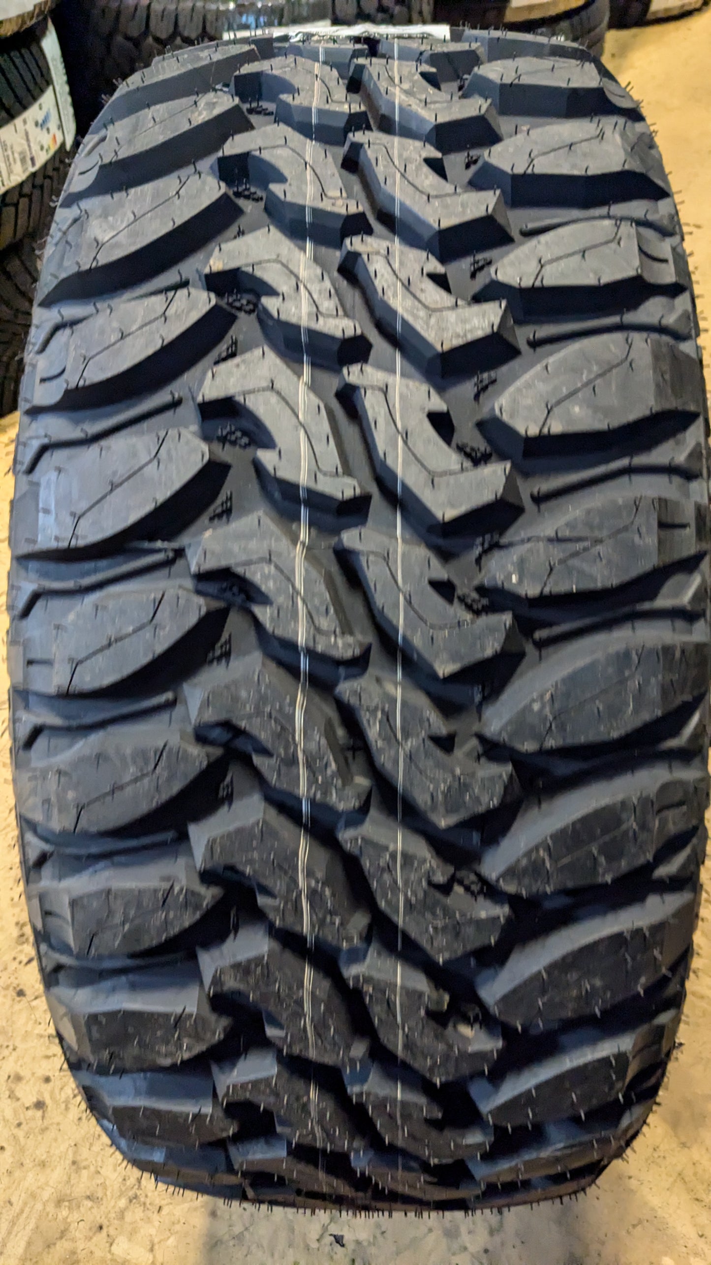 RADAR RENEGADE R7 M/T BSW LT 33 12.5 22LT 109Q 10PLY MUD TERRAIN TIRE RZD0061