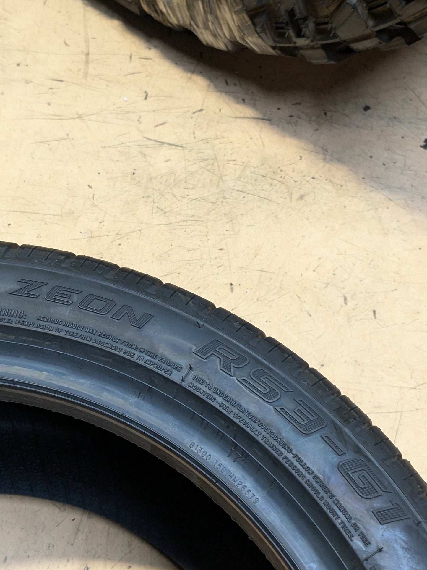 NEW OLD STOCK COOPER ZEON RS3-1 P 245 40 17 91W ALL SEASON TIRE 90000026291
