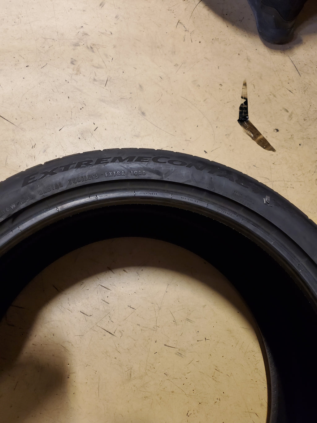 2 CONTINENTAL EXTREMECONTACT DWS06 PLUS P 285 35 22 106W XL TIRE 15573520000