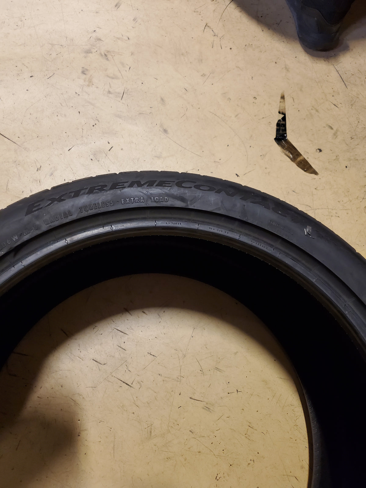 2 CONTINENTAL EXTREMECONTACT DWS06 PLUS P 285 35 22 106W XL TIRE 15573520000