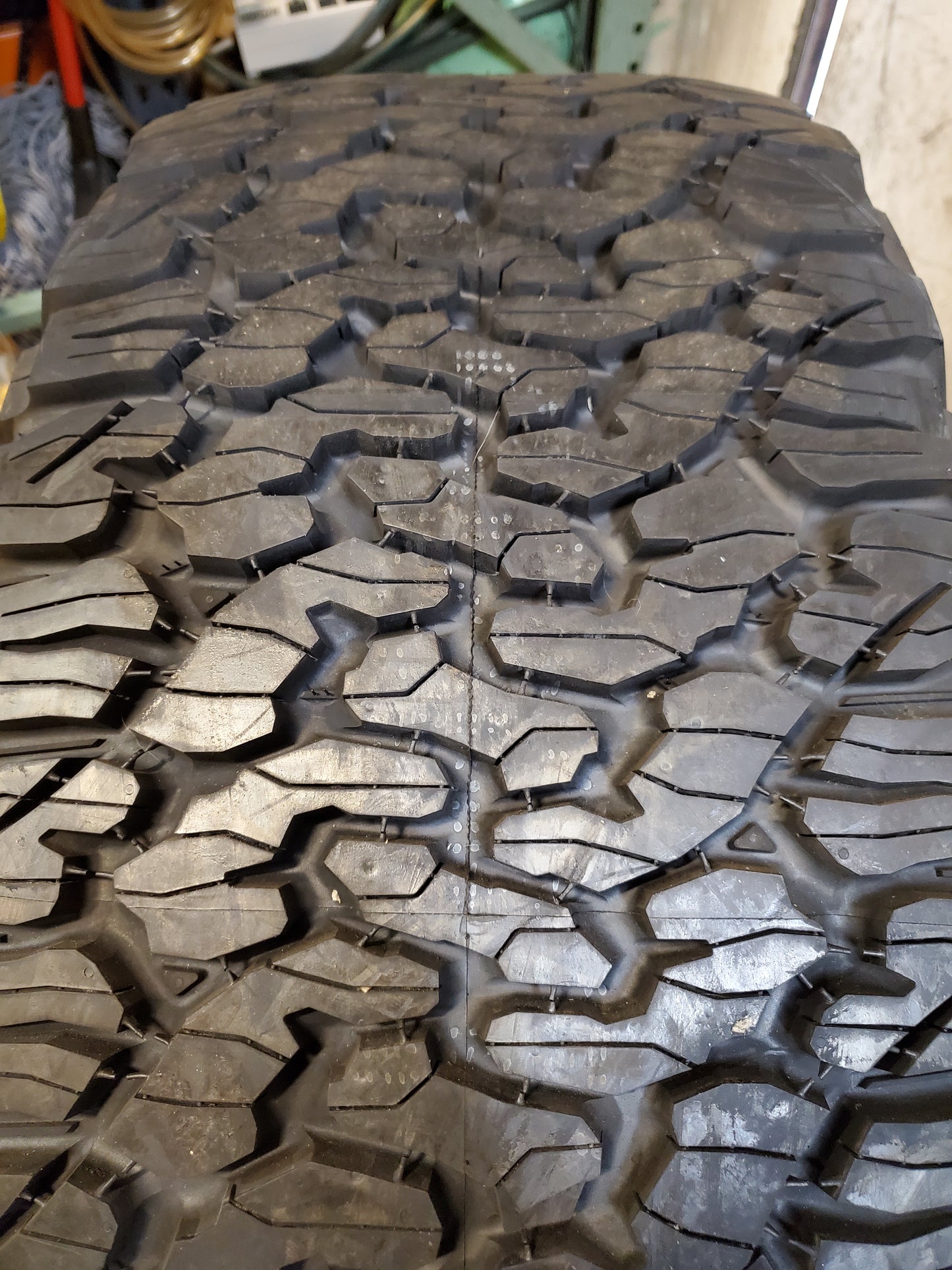 BFGOODRICH ALL TERRAIN T/A KO2 BSW LT 37 13.5 20 127R 10PLY TIRE 23101