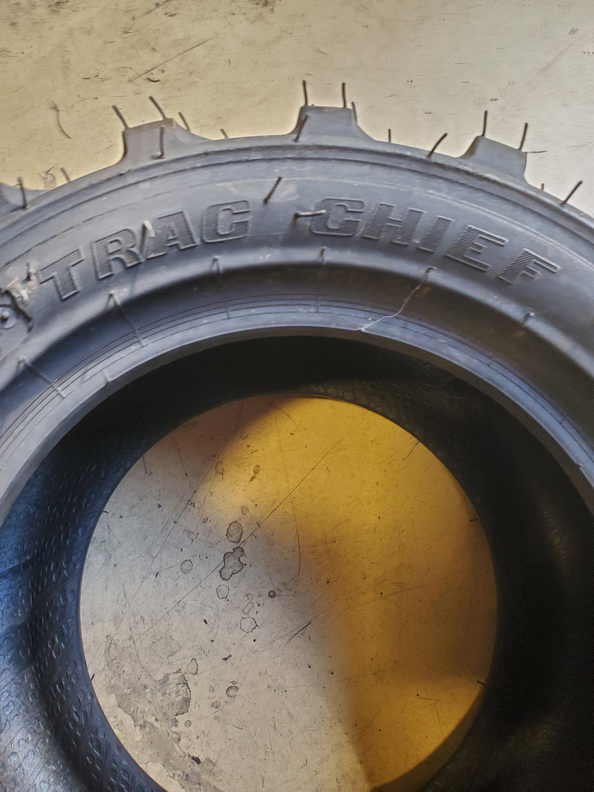CARLSTAR TRAC CHIEF BSW 18 8.5 10 4PLY INDUSTRIAL TIRE 51S311