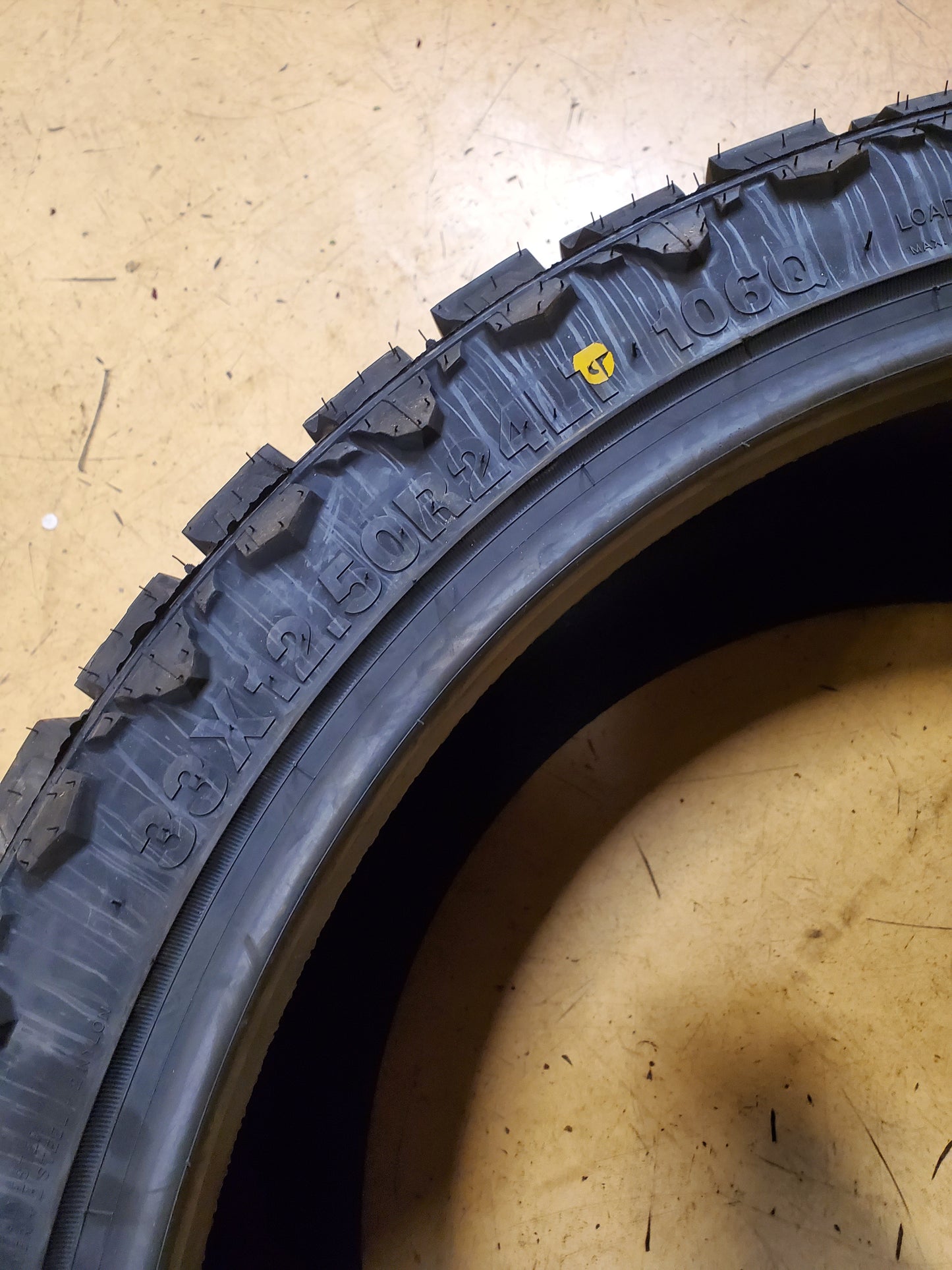 VENOM POWER TERRA HUNTER R/T+ LT 33 12.5 24 106Q 12PLY RUGGED TIRE TVPRT17