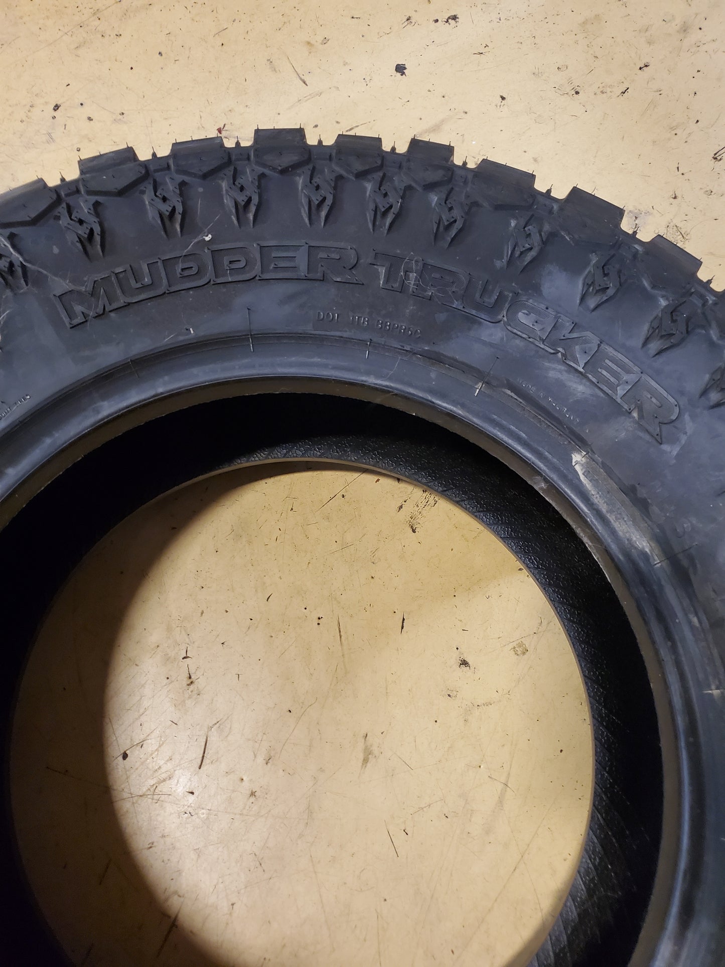 MUDDER TRUCKER HANG OVER BSW LT 265 70 17 121/118Q 10PLY MUD TIRE MDT2461