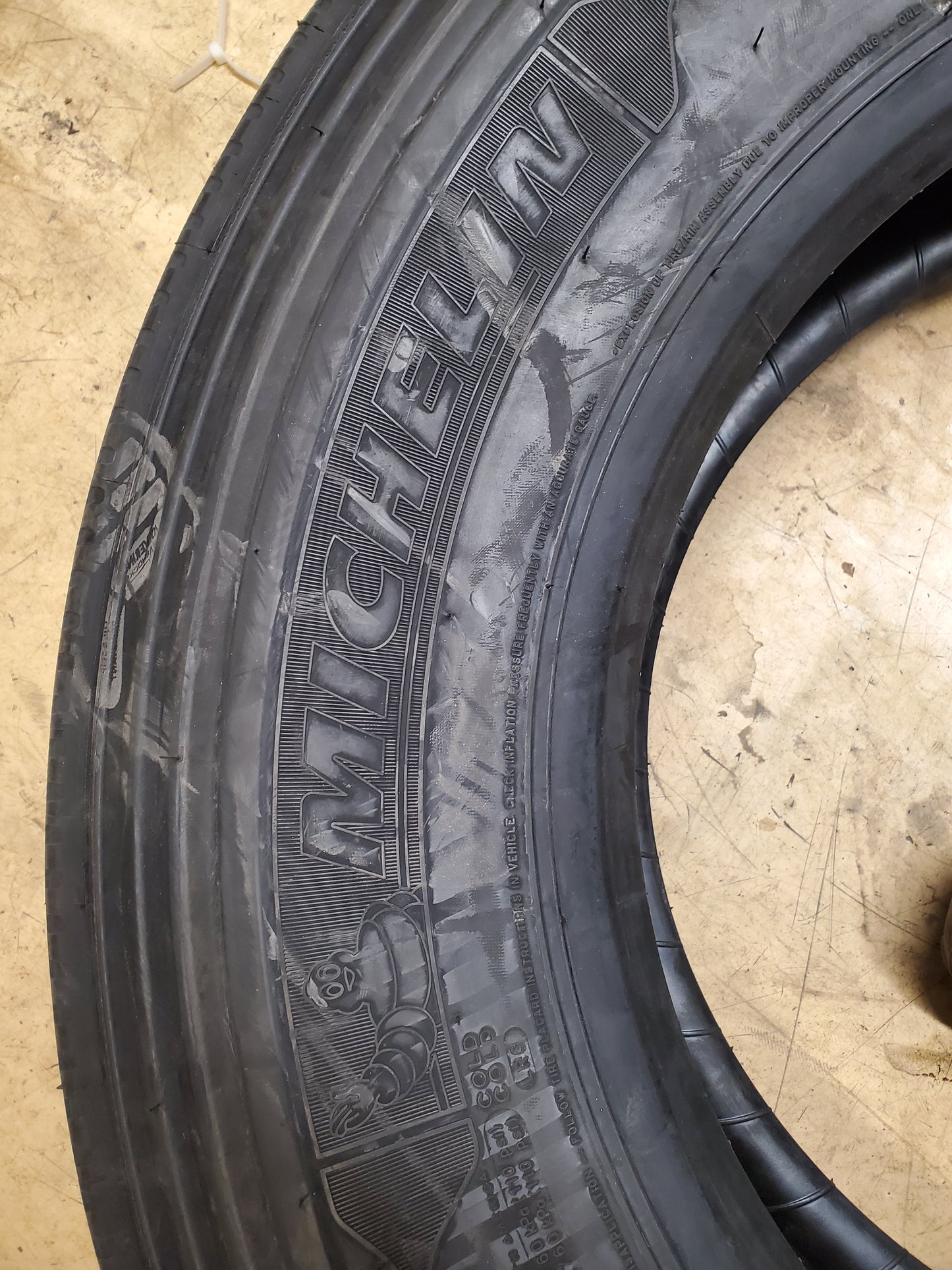 MICHELIN X LINE ENERGY BSW  295 75 22.5 144/141L 14PLY COMMERCIAL TIRE 41669