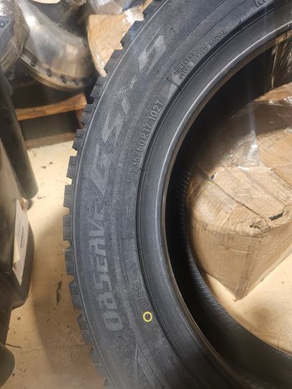 2 NOS TOYO OBSERVE GSI-5 P  235 60 17 102T SL WINTER TIRES  130290