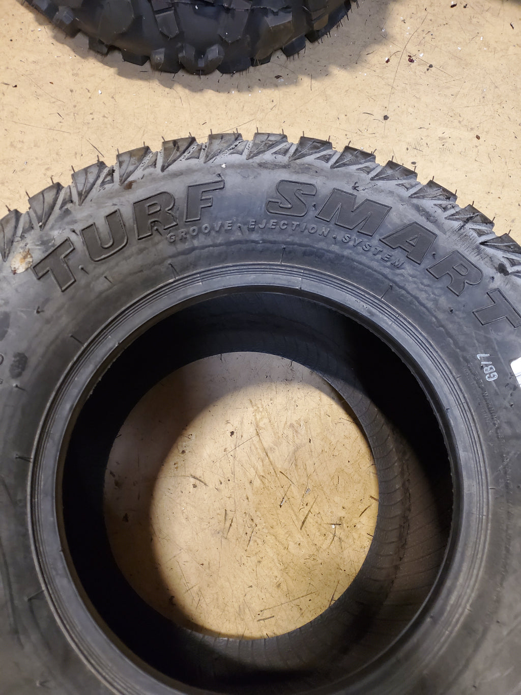 NOS CARLISLE TURF SMART BSW 24 12 12 4PLY LAWN TIRE 241212