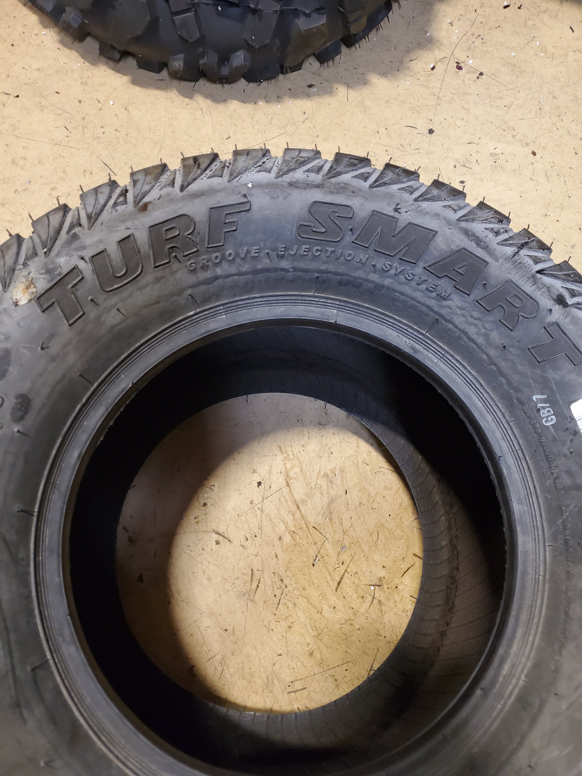 NOS CARLISLE TURF SMART BSW 24 12 12 4PLY LAWN TIRE 241212