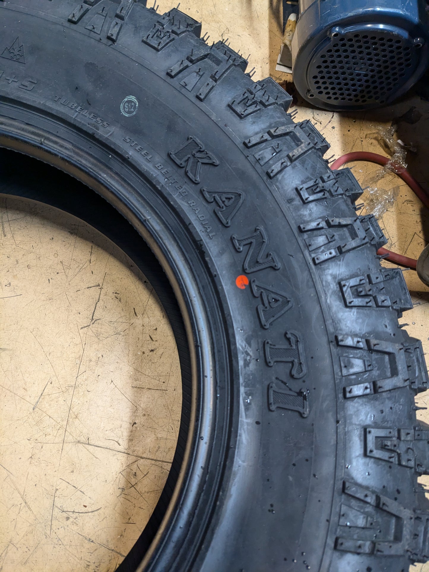 KANATI TRAIL HOG A/T-4 BSW LT 245 75 17 121/118Q E ALL TERRAIN TIRE LTH1724575E