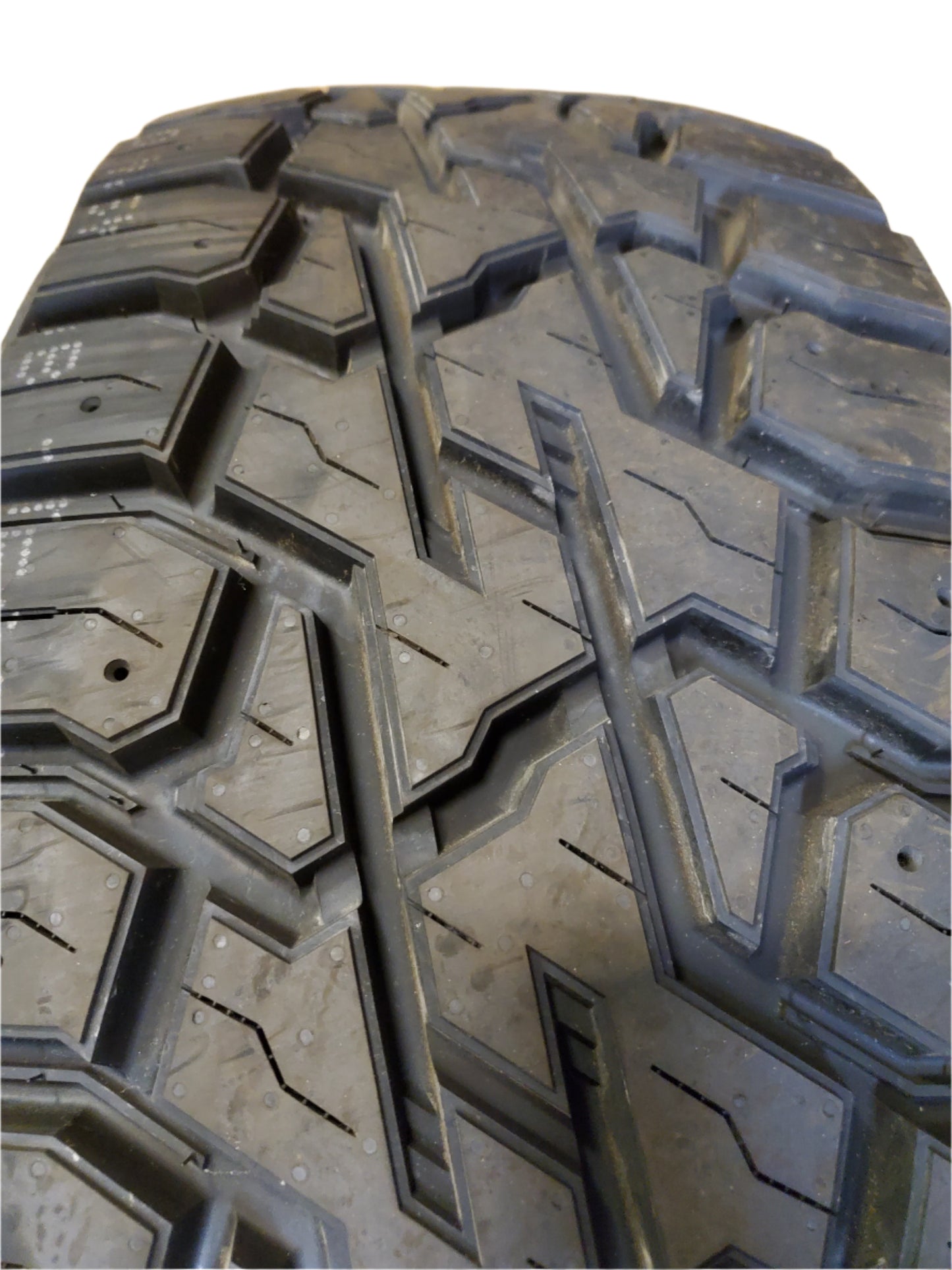 VENOM POWER TRAIL HUNTER R/T LT 285 60 20 125/122R 10PLY RUGGED TIRE CVPTHRT07R