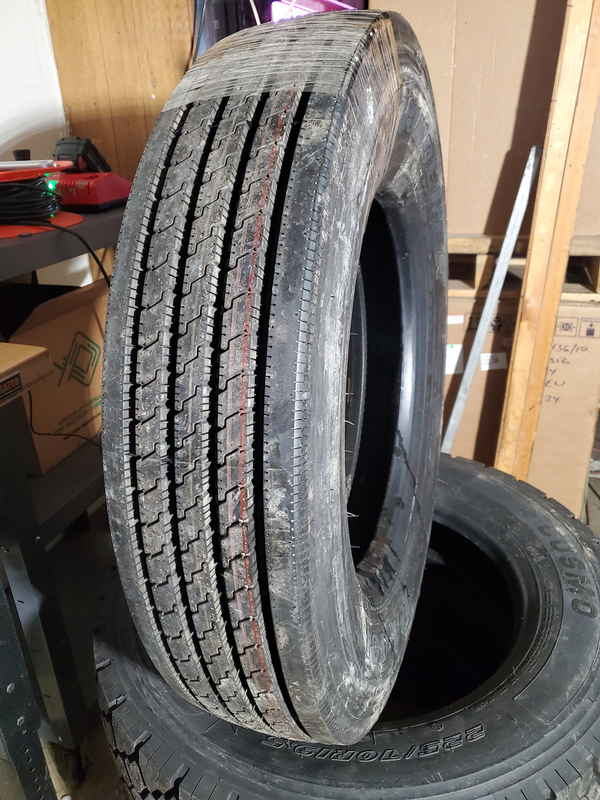 THUNDERER RA 401 BSW LT 8 19.5 124/122L 12PLY ALL POSITION TIRE TH9008
