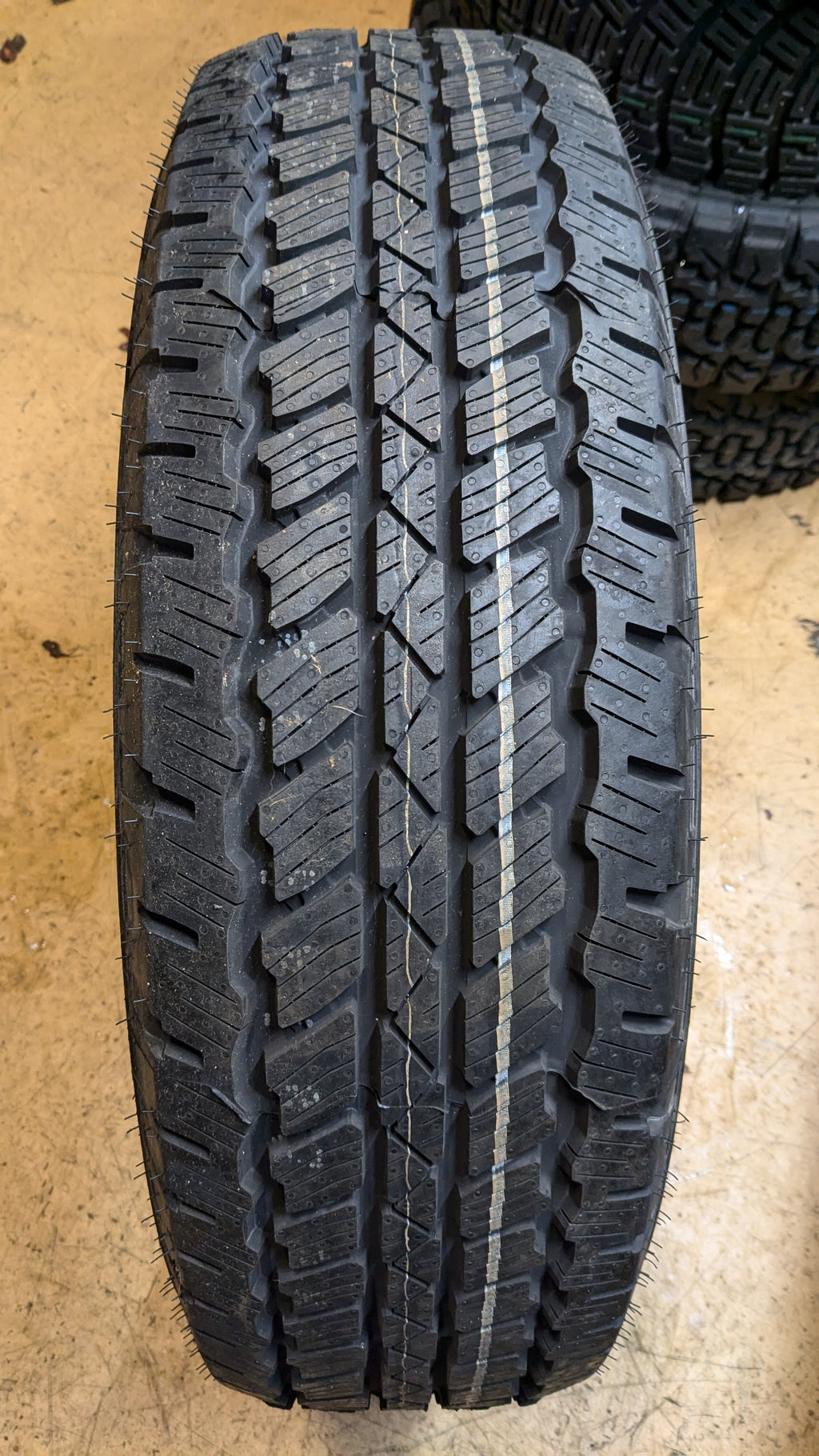 BRIDGESTONE DUELLER A/T RHS BSW P 255 70 18 113T  ALL TERRAIN TIRE 865