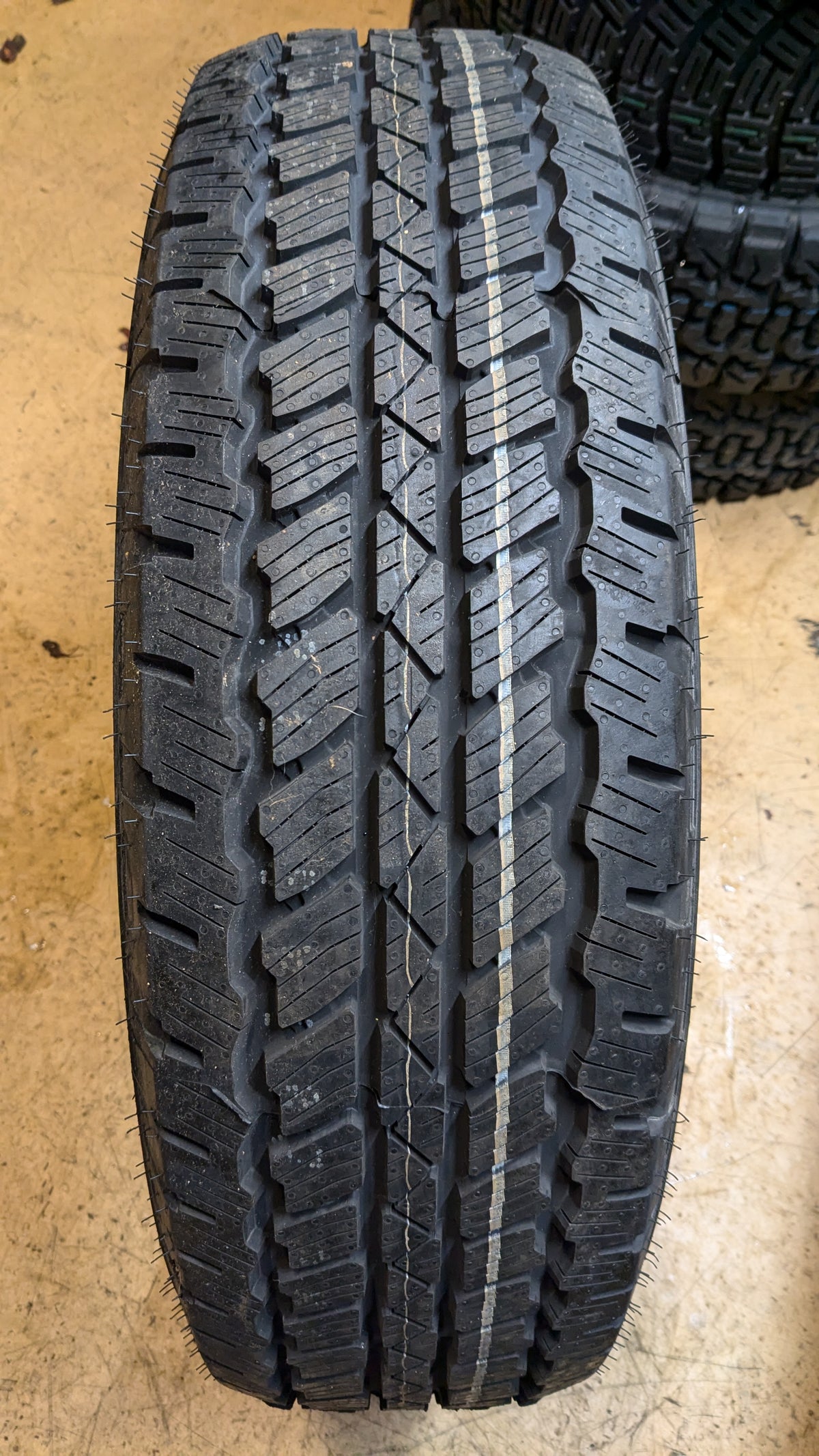BRIDGESTONE DUELLER A/T RHS BSW P 255 70 18 113T  ALL TERRAIN TIRE 865